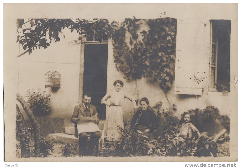 Photographie - Carte-Photo - Famille Jardin Maison - Journal - Cage Oiseau - Photographie