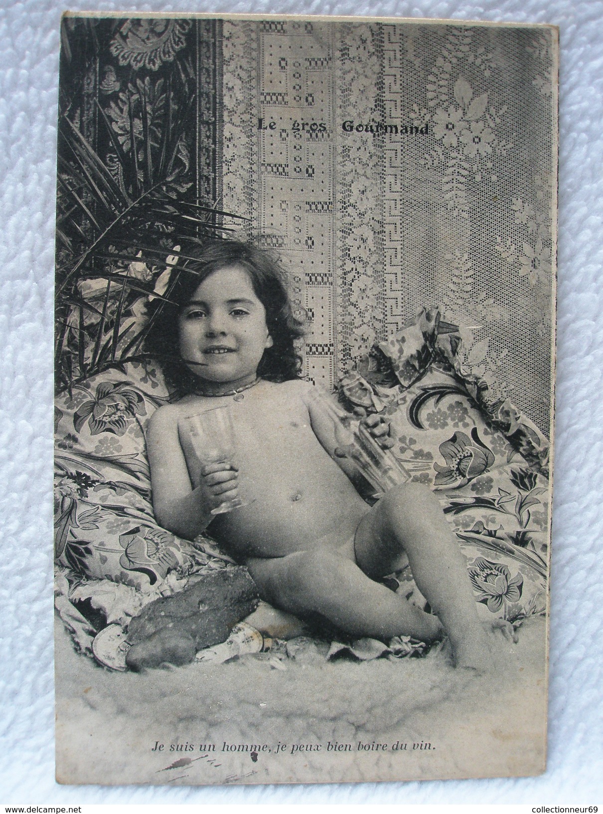 2 Anciennes cartes postale LE GROS GOURMAND / Enfant buvant du vin