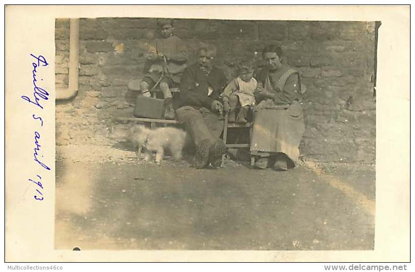 031017 - CARTE PHOTO - 55 POUILLY - Avril 1913 Famille Chien Assis Sur Un Banc - Famille NOEL - Autres & Non Classés