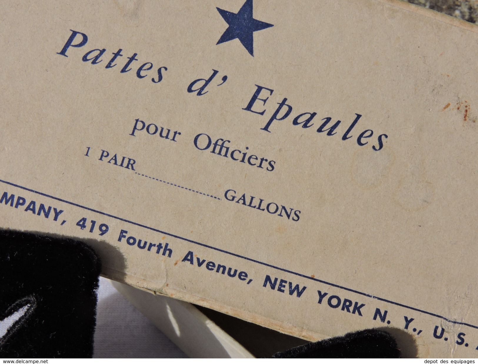 RARE PAIRE EPAULETTES OFFICIER MARINE FRANCE FABRICATION U.S.A. W.W.2  + BOITE NEW YORK - Uniforms