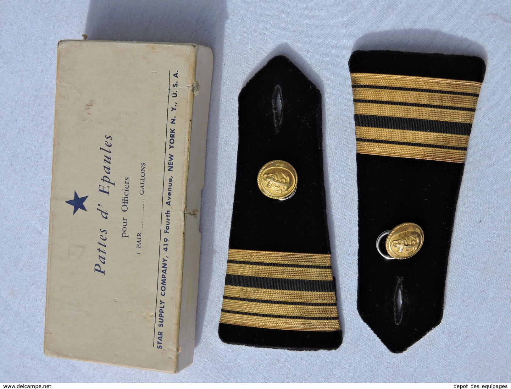 RARE PAIRE EPAULETTES OFFICIER MARINE FRANCE FABRICATION U.S.A. W.W.2  + BOITE NEW YORK - Uniformes