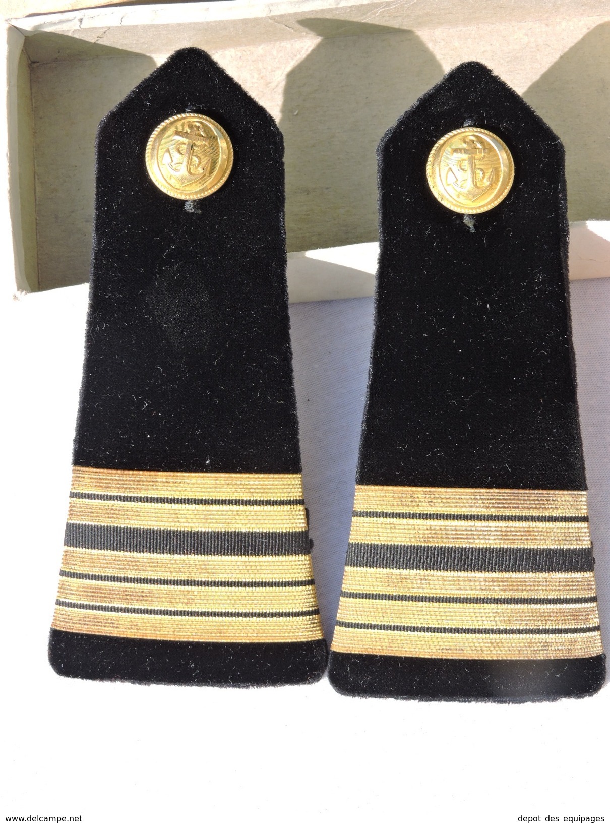 RARE PAIRE EPAULETTES OFFICIER MARINE FRANCE FABRICATION U.S.A. W.W.2  + BOITE NEW YORK