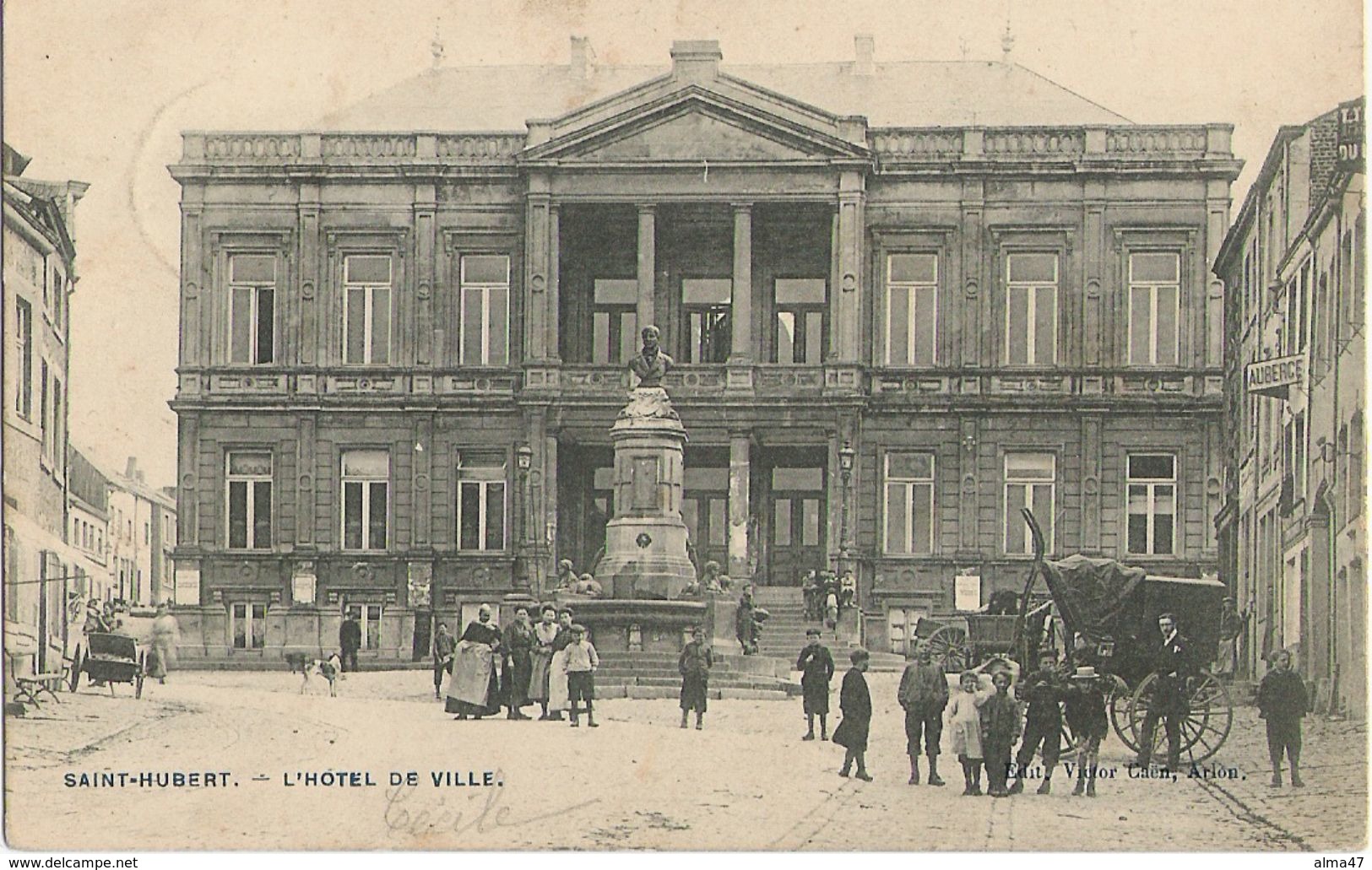 Saint-Hubert - Hôtel De Ville Très Animée - Calèche - Circulé 1908 Edit. Victor Caën - Saint-Hubert