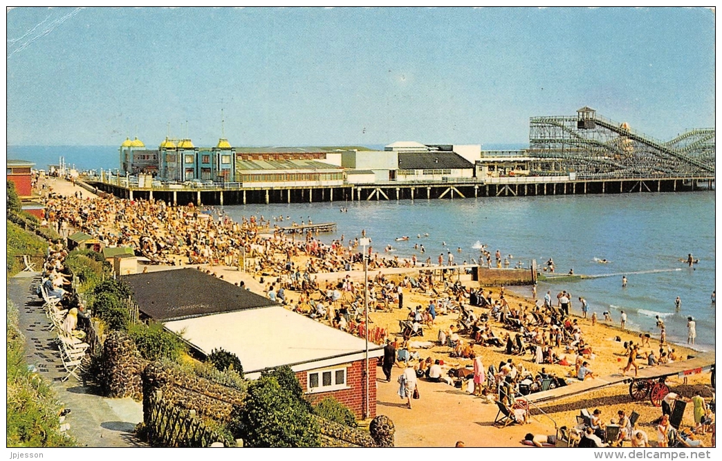 CLACTON ON SEA  THE BEACH AND PIER FROM WEST CLIFFS - Clacton On Sea