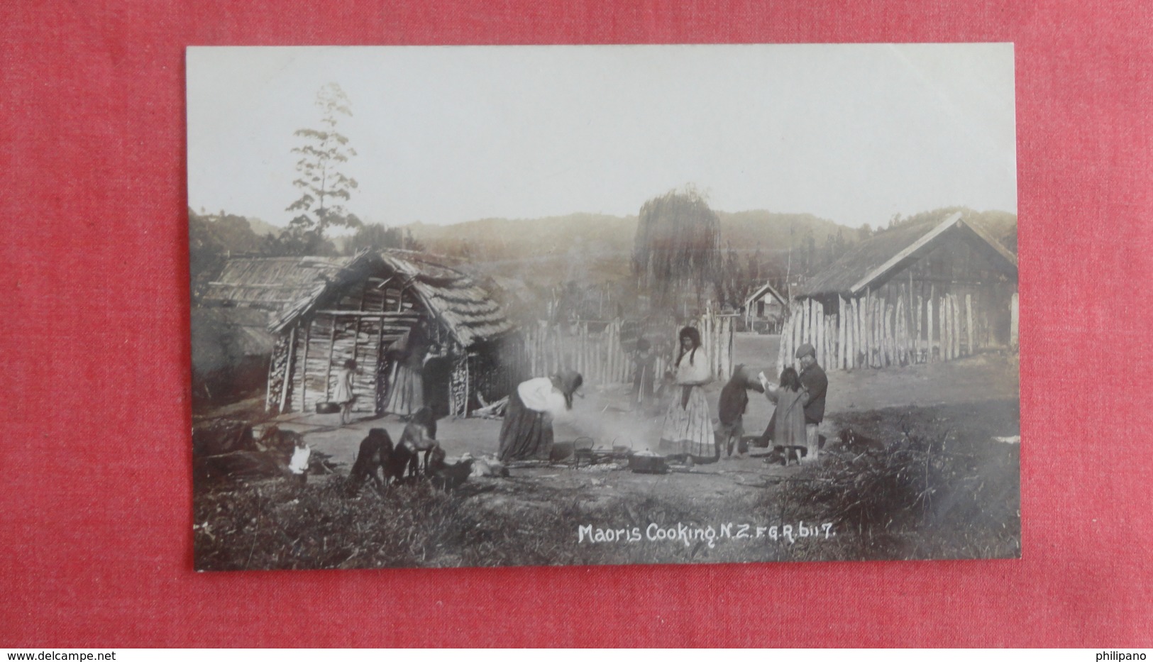 New Zealand -- RPPC  - Maoris Cooking NZ---     -------ref 2705 - New Zealand