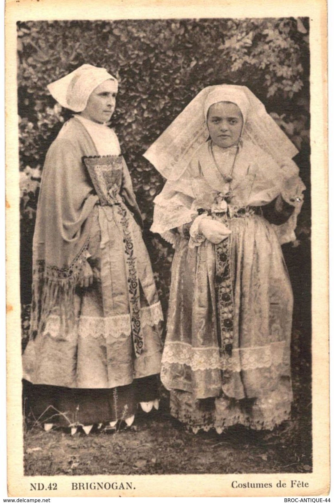 CPA N°10357 - BRIGNOGAN - COSTUMES DE FETE - COSTUME ET COIFFE - FOLKLORE +ARC DE TRIOMPHE DU ROHAU & STATUE DE L' ARVOR - Brignogan-Plage