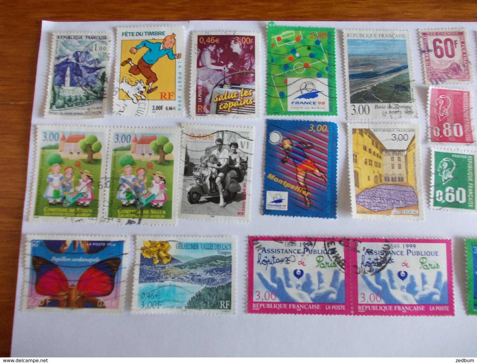 TIMBRE France Lot De 30 Timbres à Identifier Tintin - Mezclas (max 999 Sellos)