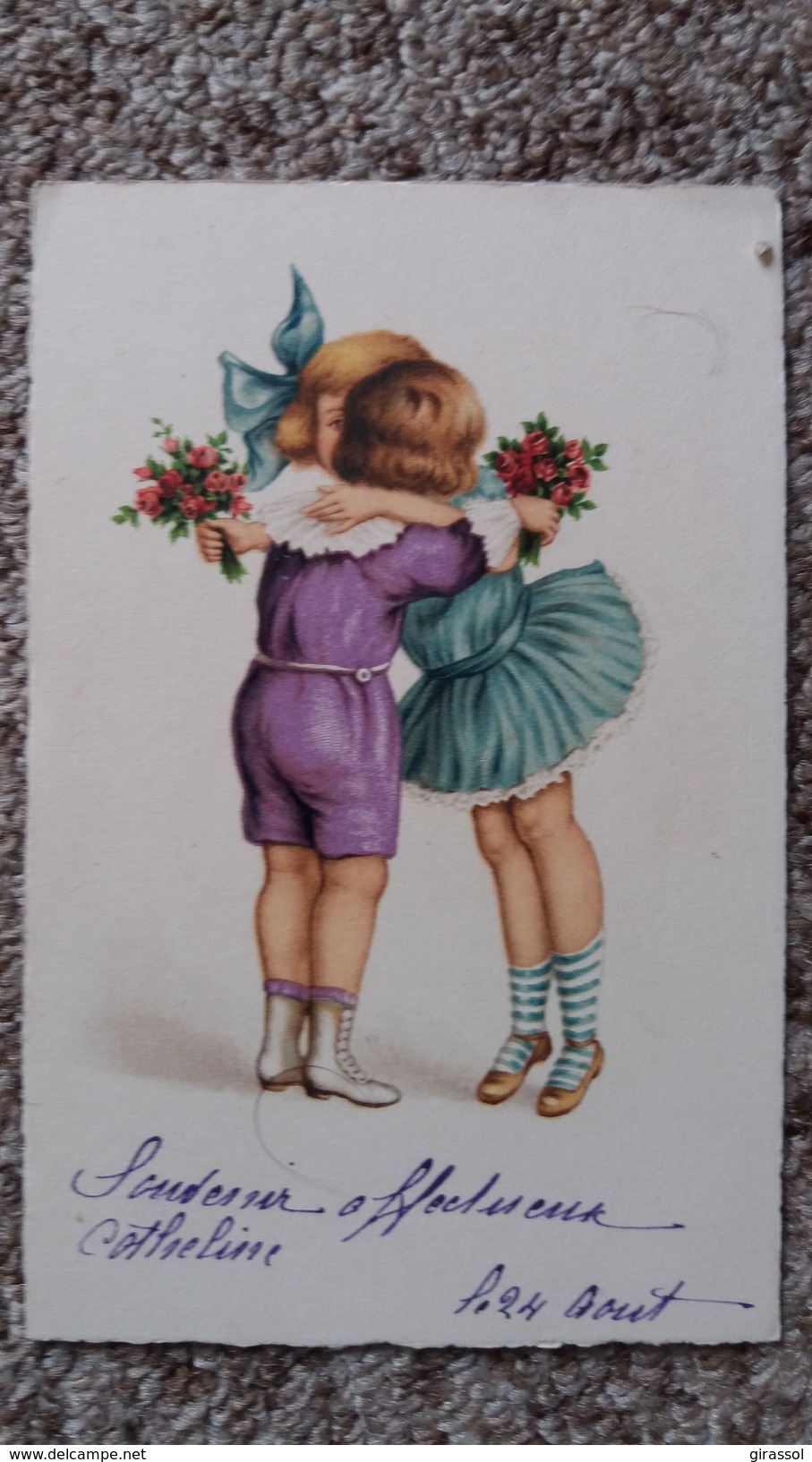 CPSM COUPLE ENFANTS S EMBRASSANT BOUQUETS DE FLEURS - Children's Drawings