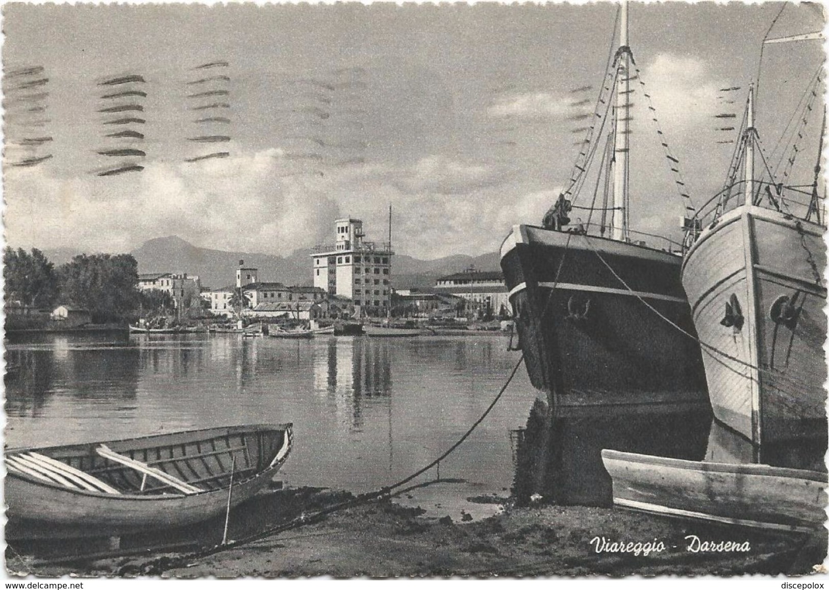 X167 Viareggio (Lucca) - La Darsena - Barche Boats Bateaux / Viaggiata 1951 - Viareggio