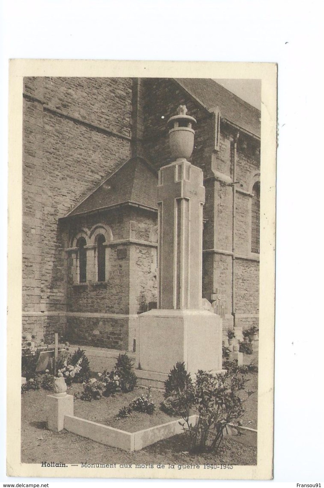 Hollain Monument Aux Morts De La Guerre 1940 -1945 - Brunehaut