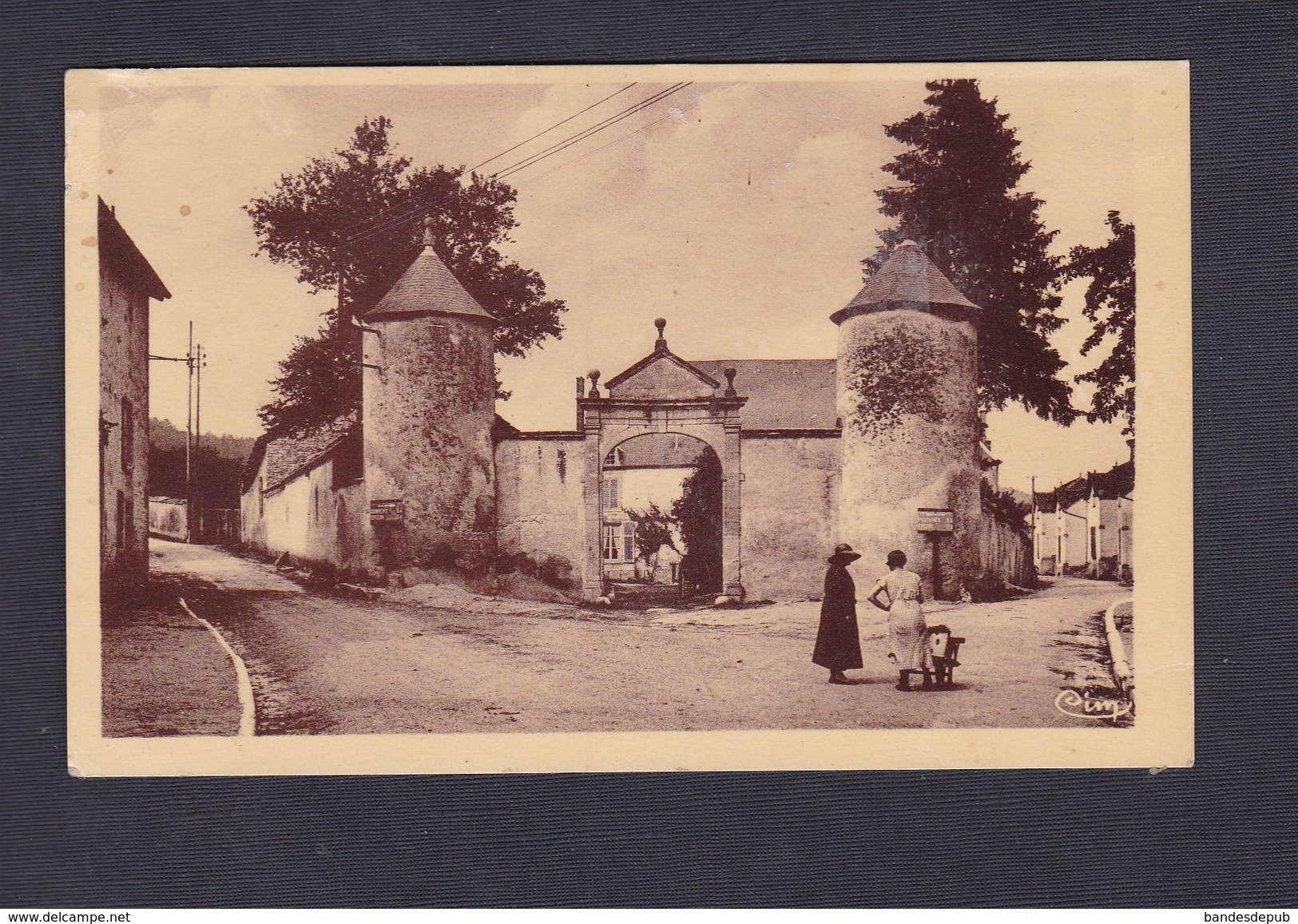 Vente Immediate Doulaincourt (52) Chateau Du Montrol ( Coll. Vadon Tabac ) - Doulaincourt