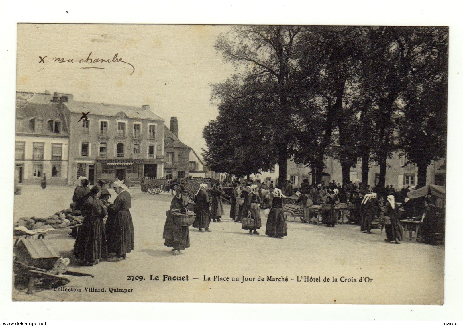 Cpa N° 2709 LE FAOUET La Place Un Jour De Marché L ' Hôtel De La Croix D' Or - Le Faouet