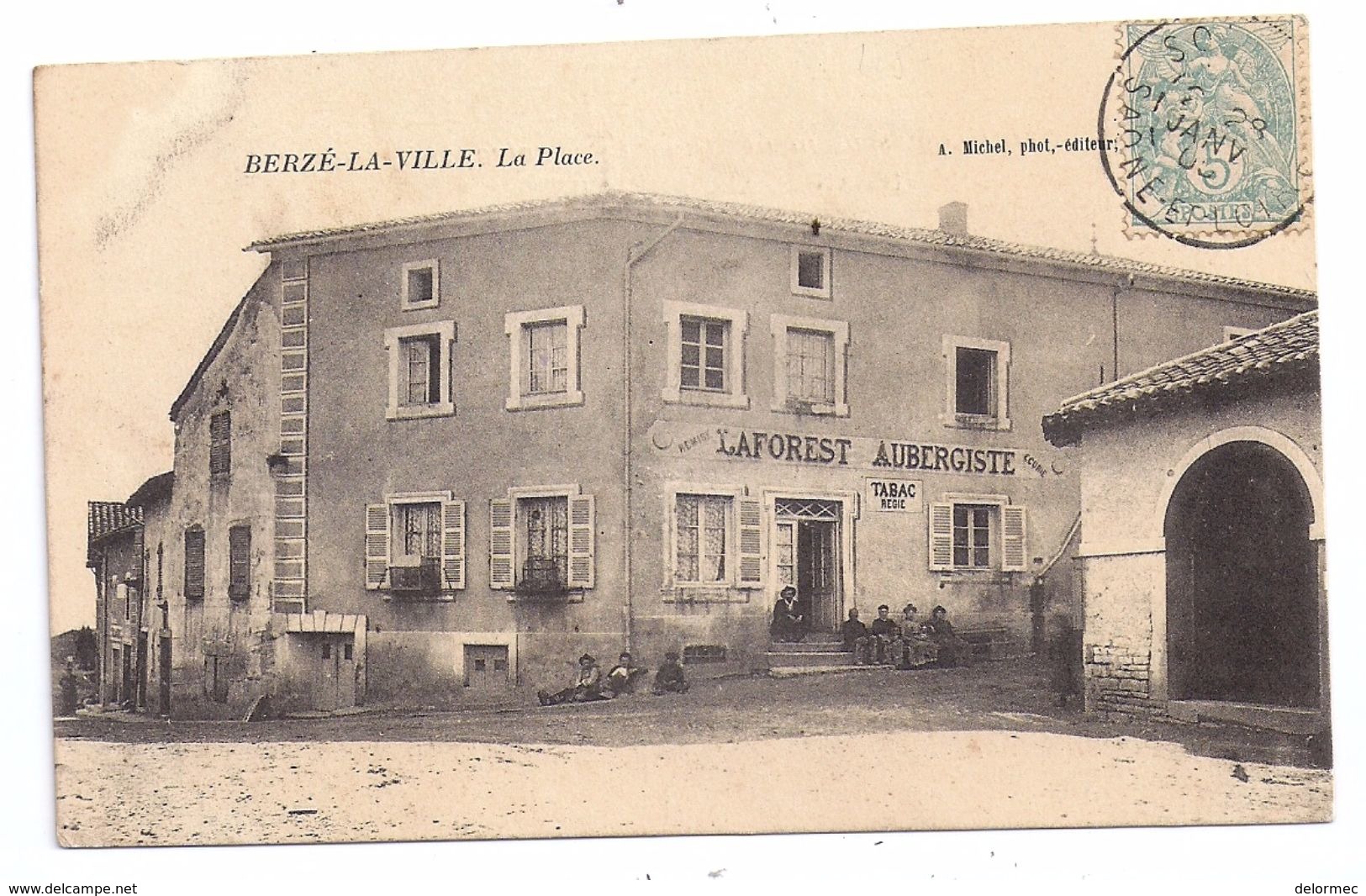 CPA Berzé La Ville 71 Saône Et Loire La Place Laforest Aubergiste Auberge Tabac Animée éditeur Michel - Autres & Non Classés