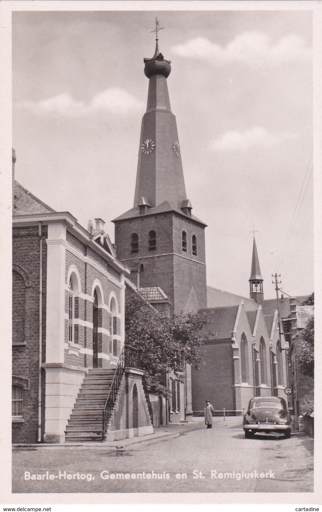 BAARLE-HERTOG  -  Gemeentehuis En St. Remigiuskerk - 1954 - Baarle-Hertog