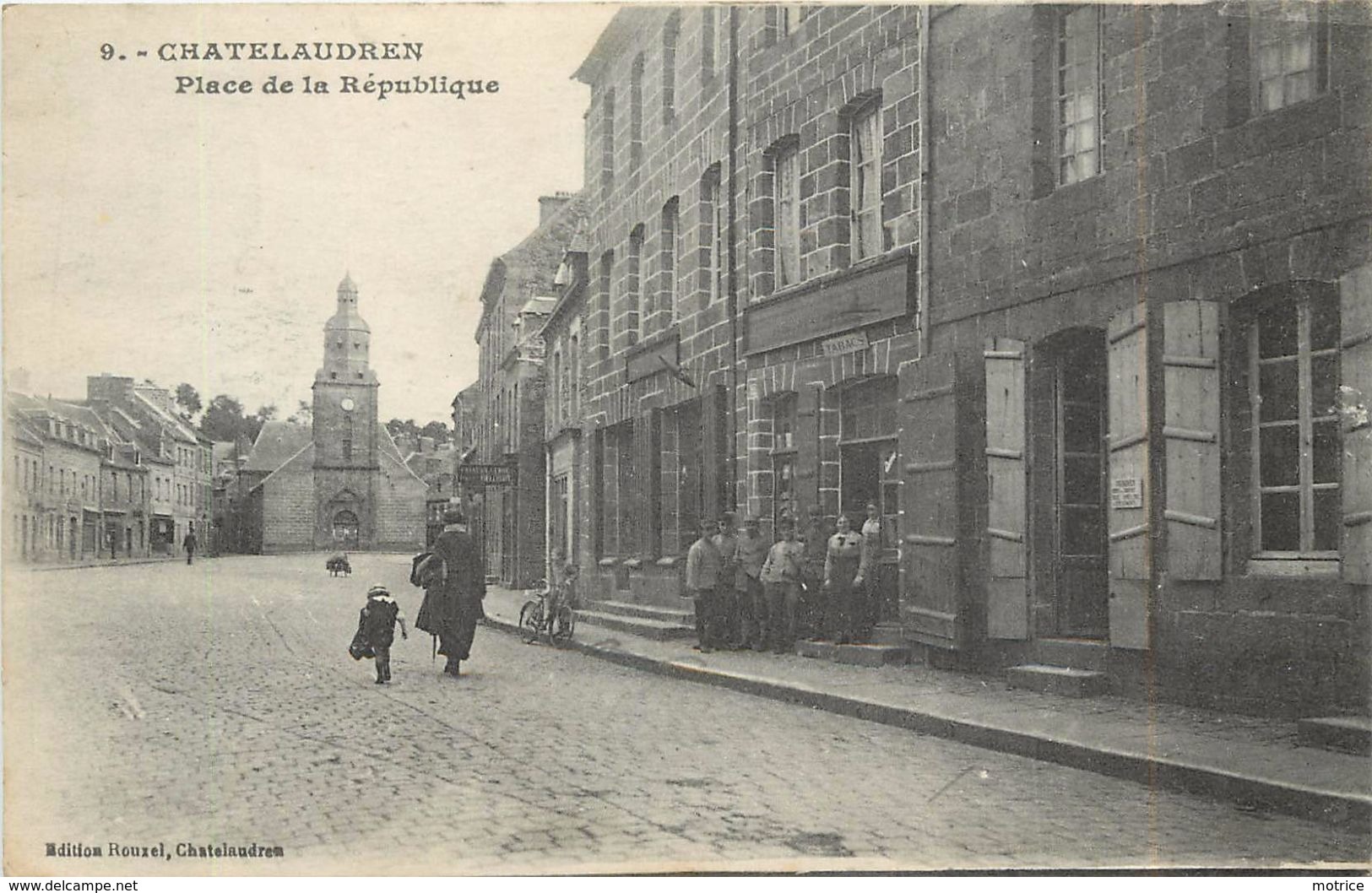 CHÂTELAUDREN - Place De La République, Un Tabacs. - Châtelaudren