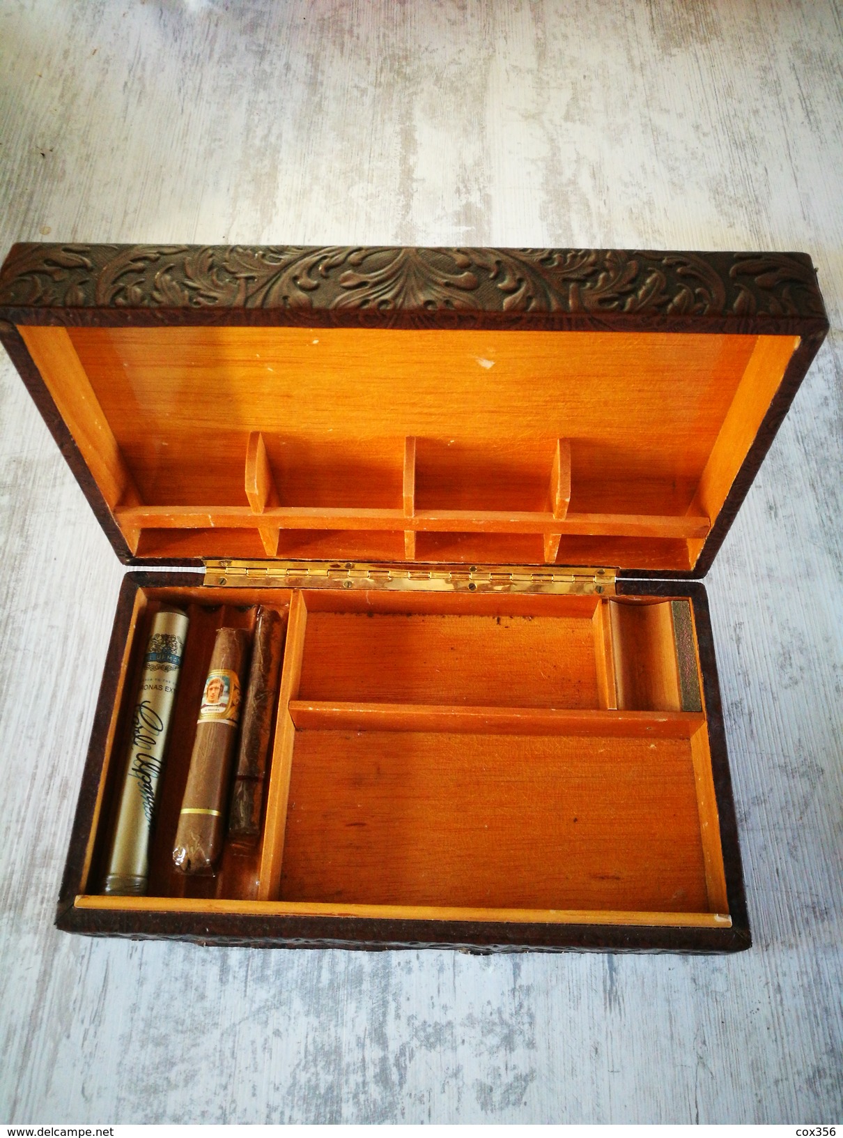 Boîte à Cigare Dessus Cuir Scène Paysanne En Relief - Empty Cigar Cabinet