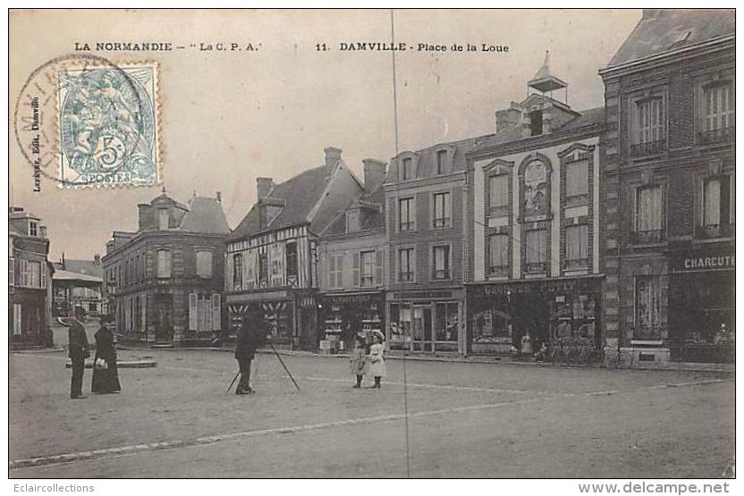Danville   27      La Place De La Loue. Photographe    (voir Scan) - Autres & Non Classés