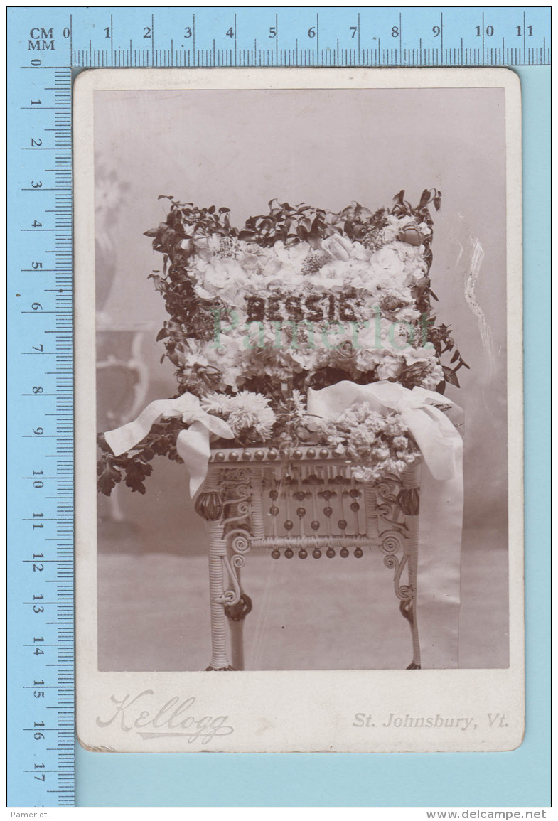 Photo Cabinet, CDV  - Bouquet De Fleurs à Bessie , Photographe: Kellog St. Johnsbury VT. Usa - Autres & Non Classés