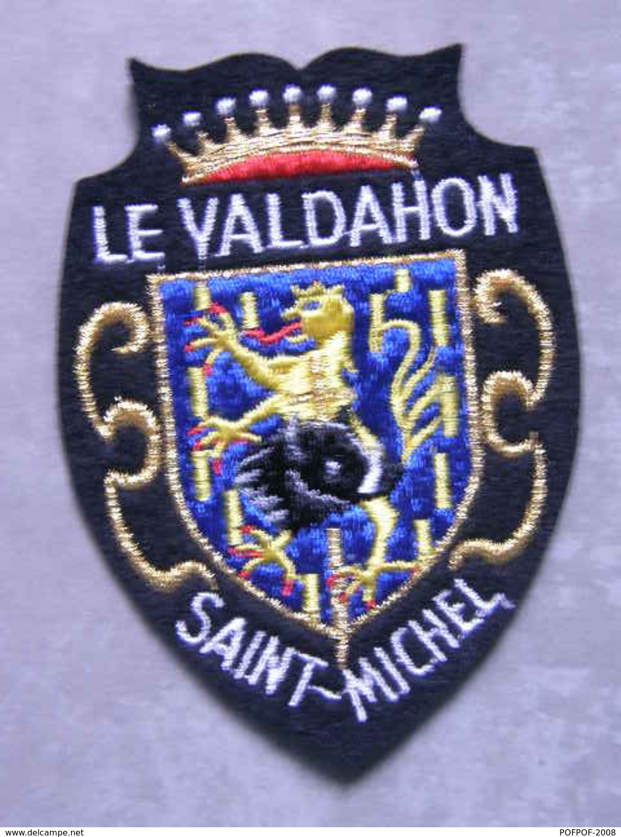 ECUSSON TISSU VILLE BLASON BRODE DE LE VALDAHON - Ecussons Tissu