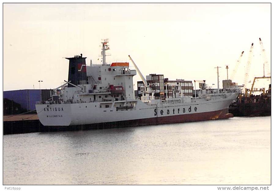 BATEAU DE COMMERCE  Bateau Cargo Merchant Ship Tanker " ANTIGUA " Seatrade  - Photo (2001) Format CPM - Handel