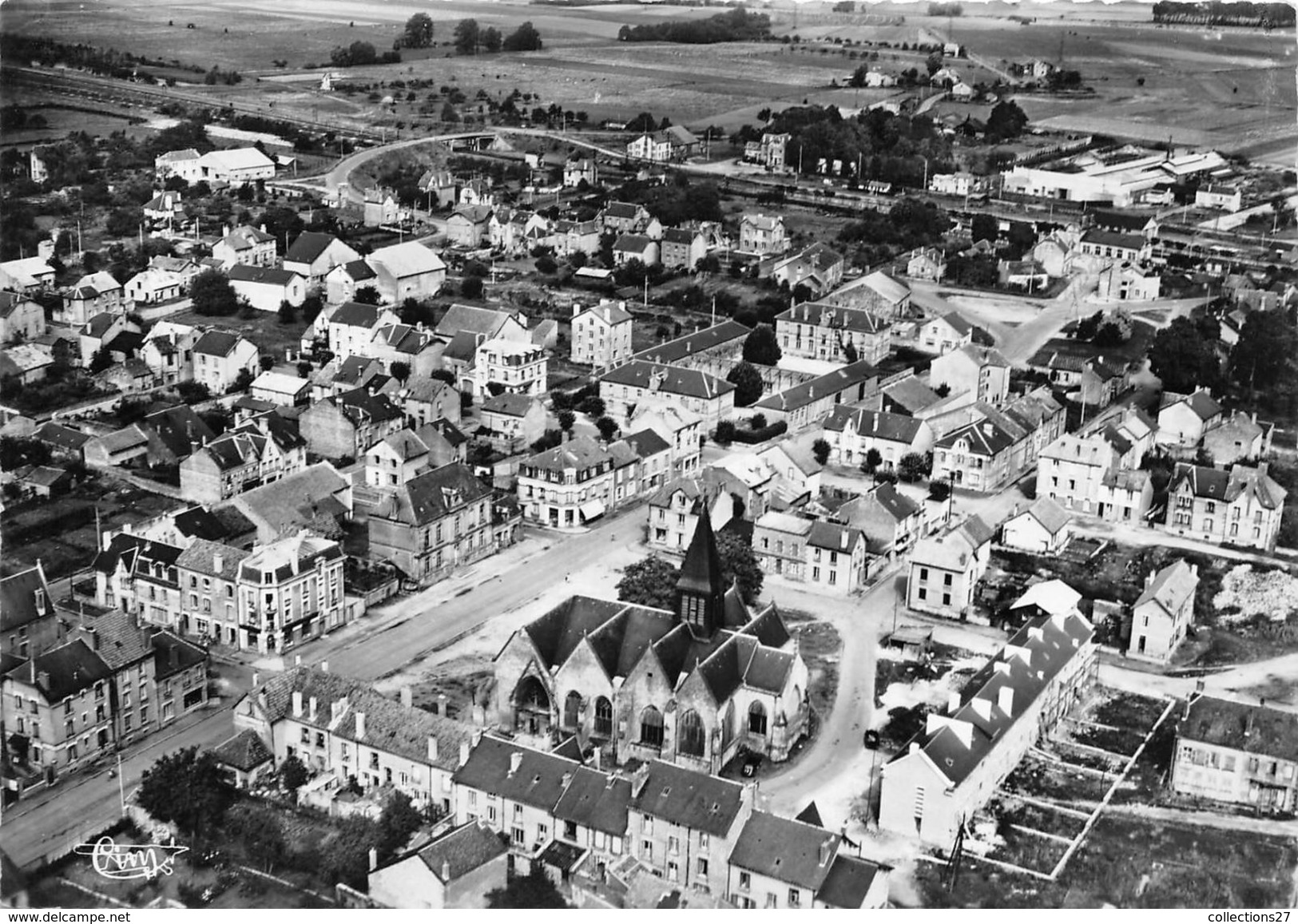 08-DONCHERY- VUE AERIENNE VERS L'EGLISE ET LE CENTRE - Autres & Non Classés