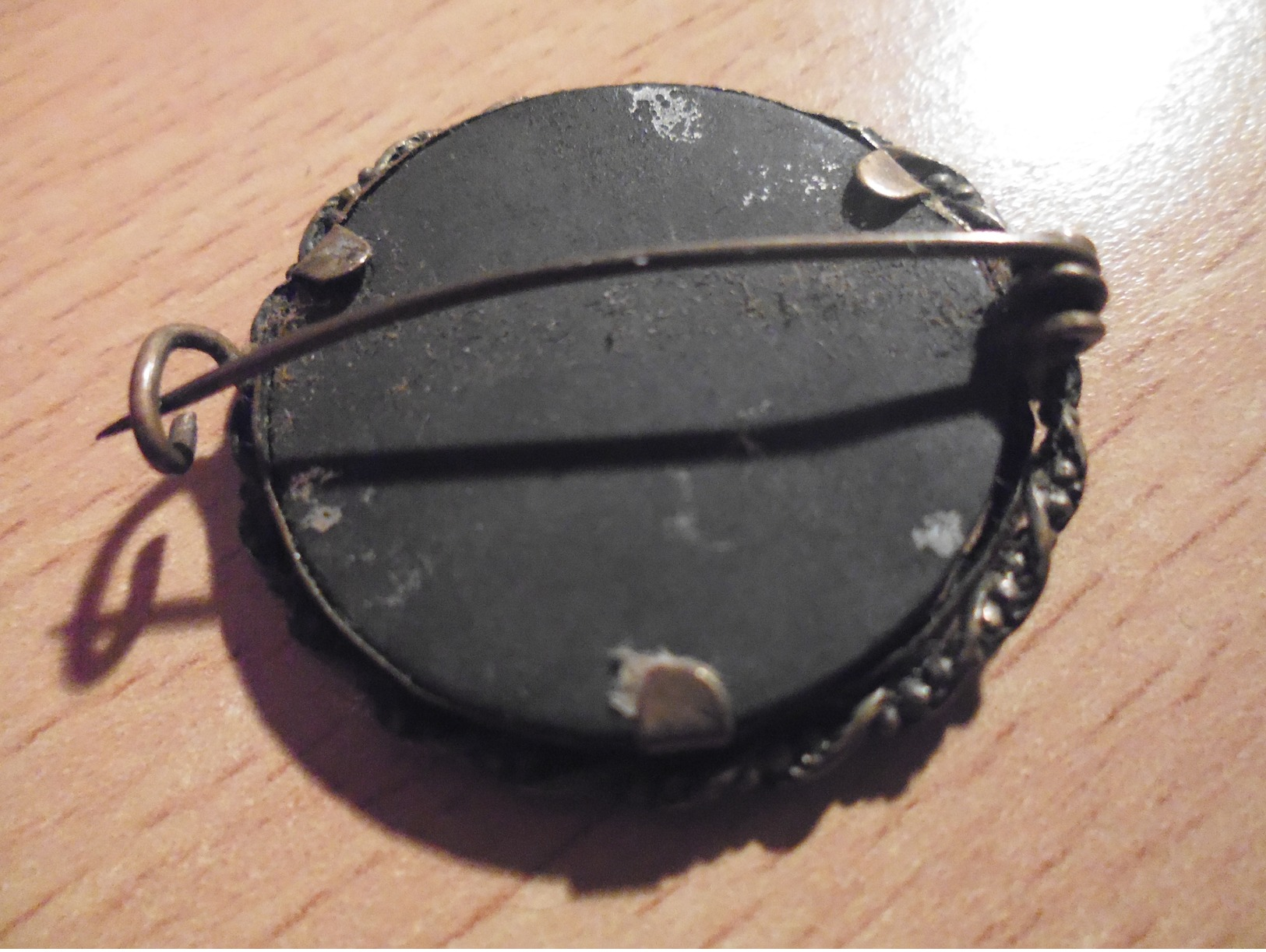 Jolie Broche Ancienne Porte-photo Avec Sa Vitre - Broches