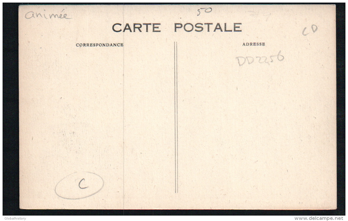 DD2256  FRANCE BARNEVILLE PLACE DE L'EGLISE ANIMEE  POSTCARD - Barneville