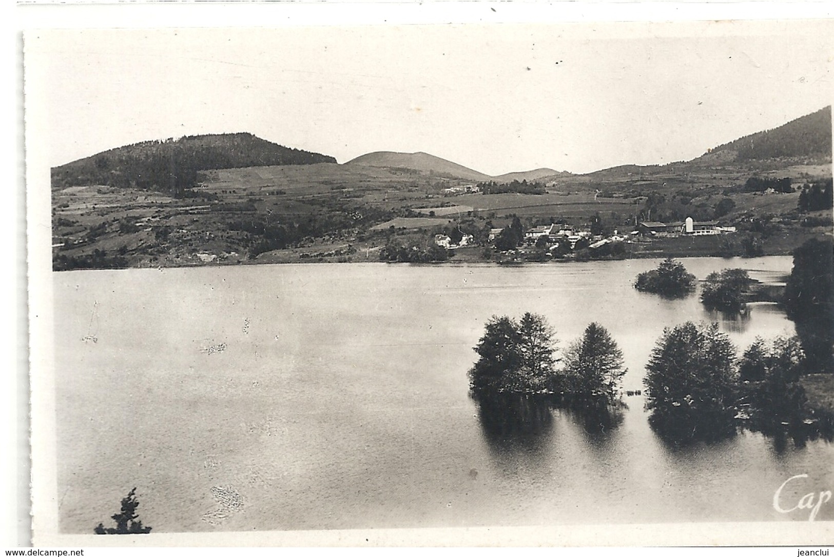 Cpsm Format Cpa. 101. L'AUVERGNE . LAC D'AYDAT . CARTE GLACEE NON ECRITE - Autres & Non Classés