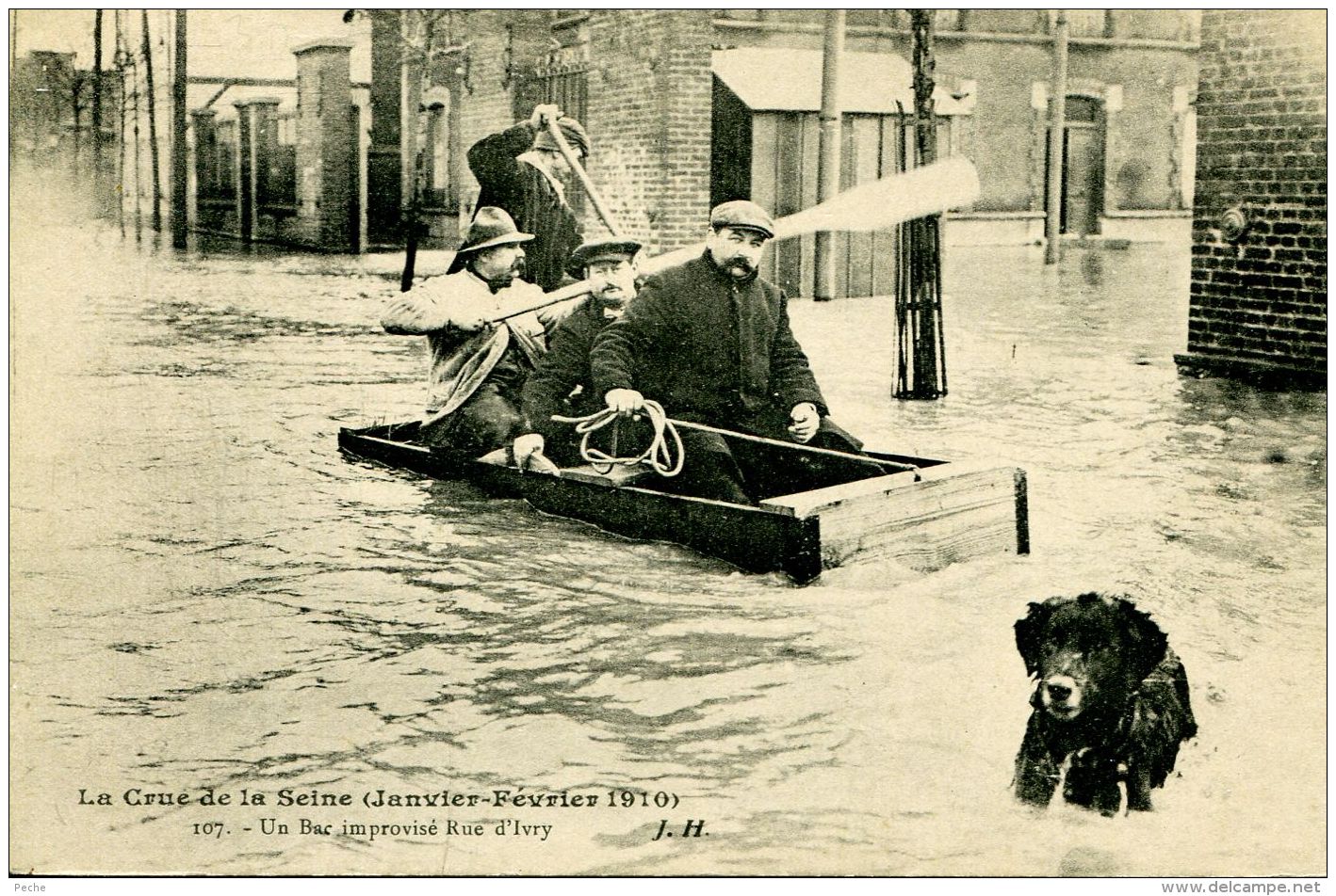 N°56609 -cpa Paris -un Bac Improvisé Rue D'Ivry- - Inondations De 1910