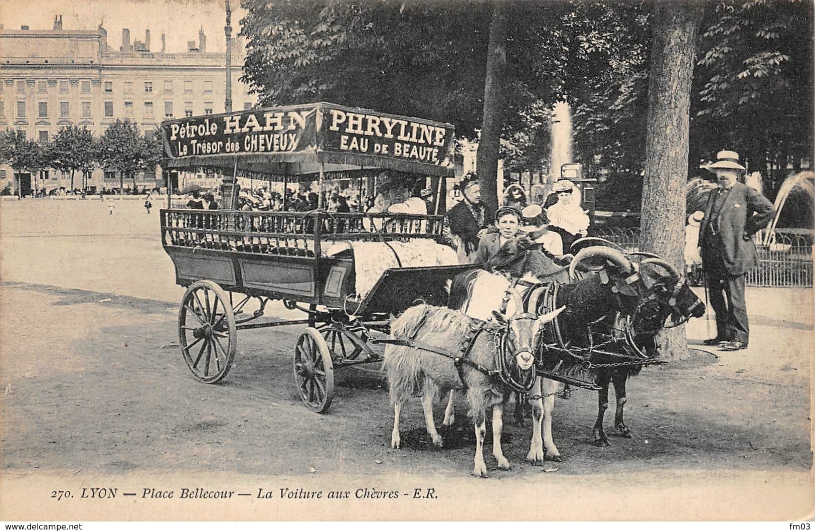 Lyon 2 Voiture Aux Chèvres Attelage Place Bellecour Pub Pétrole Hahn Coiffure - Autres & Non Classés