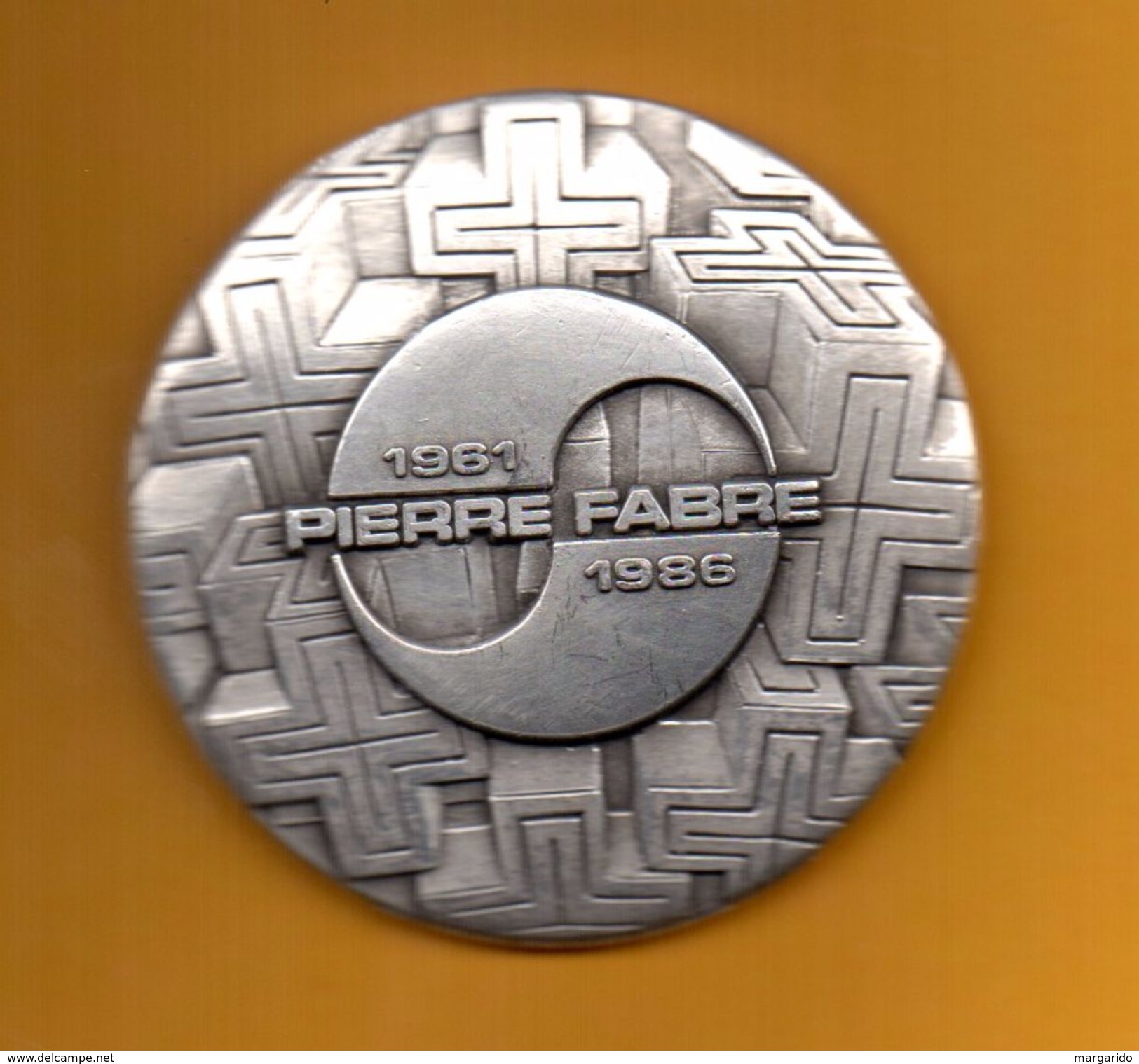 Ancienne Médaille Des Laboratoires Pierre FABRE - 1986 (Voir Photos Recto/verso) - Obj. 'Remember Of'