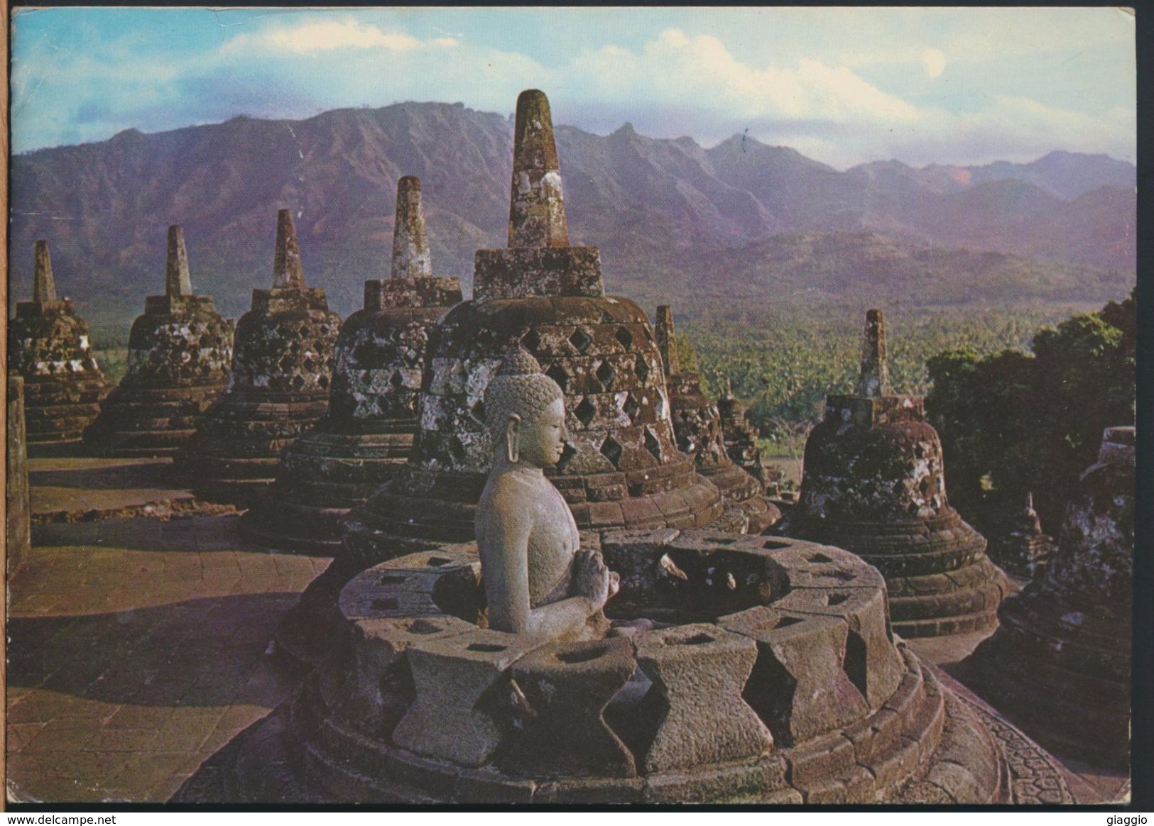 °°° 8726 - INDONESIA - OPEN STUPA WITH A BUDHA INSIDE AT BOROBUDUR CENTRAL JAVA - 1980 With Stamps °°° - Indonesia