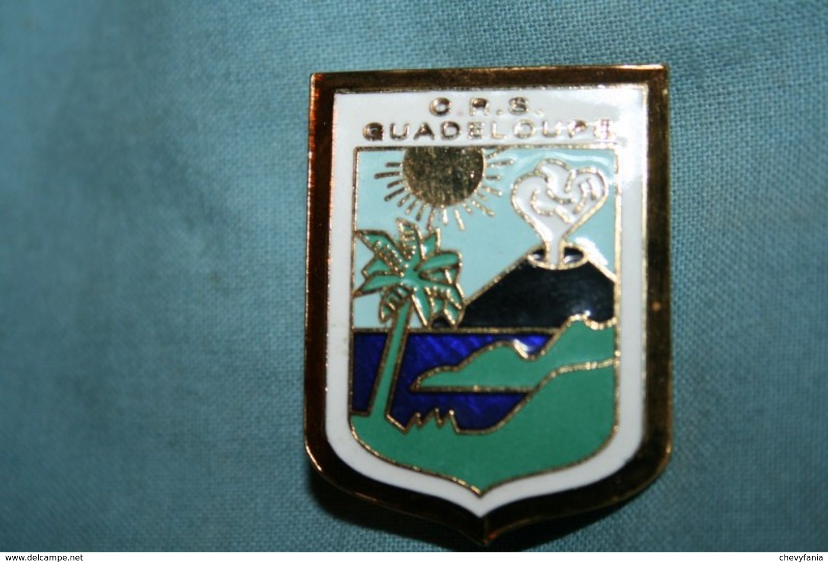 Ancien Insigne CRS GUADELOUPE - Police & Gendarmerie