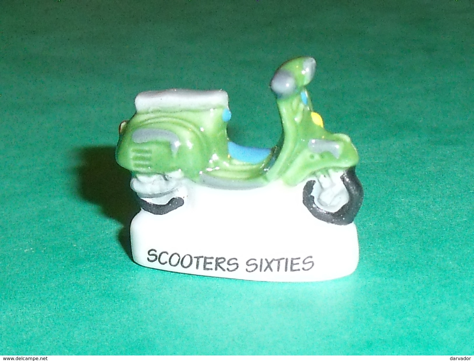 Fèves / Sports : Scooters Sixties Vert ( Socle Mat )  T54 - Sports
