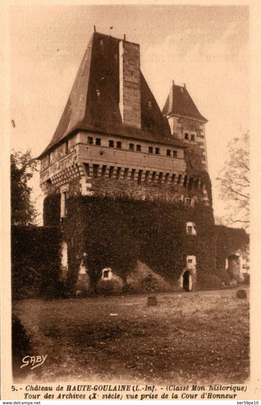 44 CHATEAU DE HAUTE-GOULAINE TOUR DES ARCHIVES PRISE DE LA COUR - Haute-Goulaine