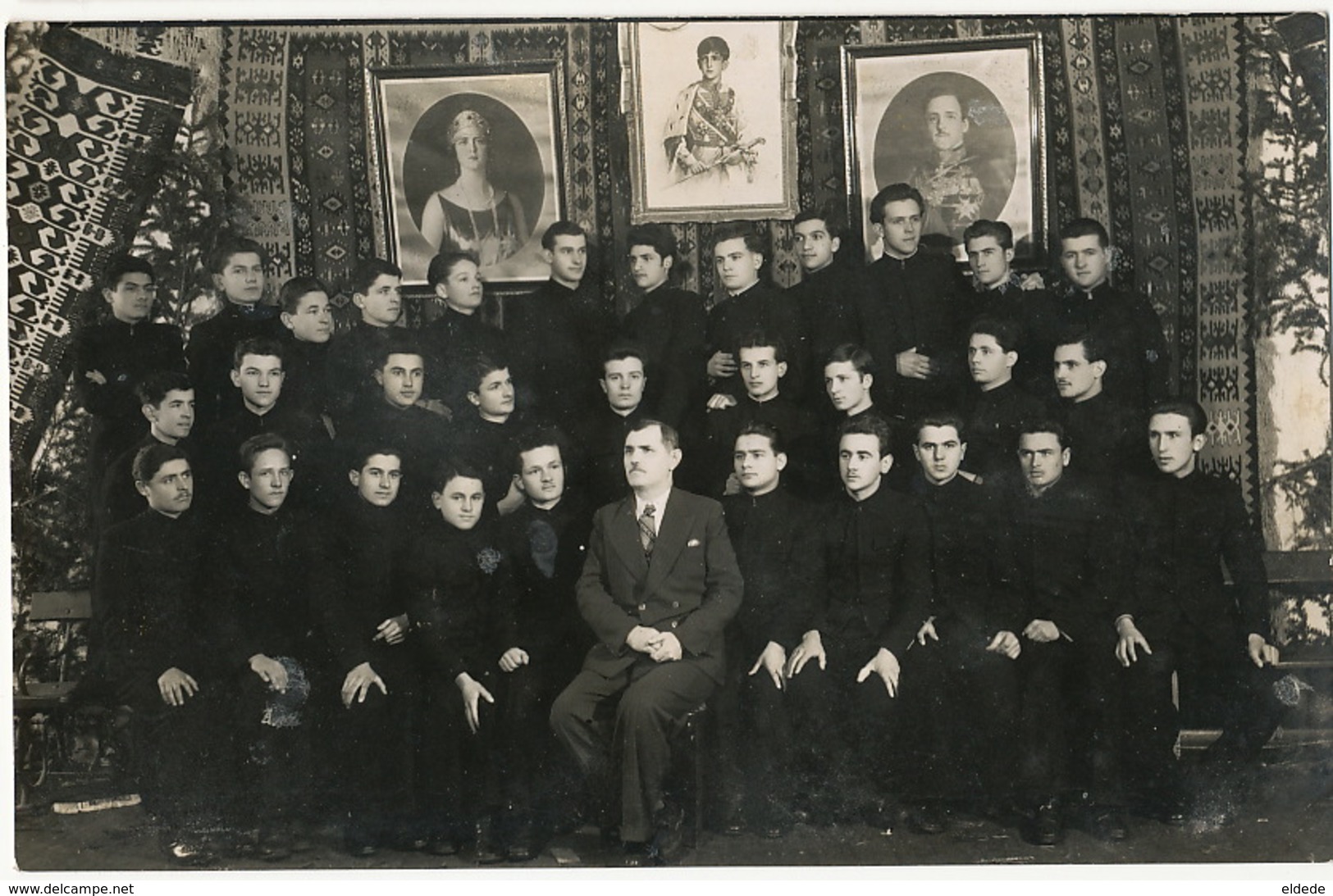 Prizren Real Photo College Students Under The Portaits Of The Royal Family Of Yugoslavia. Drustvo Trezvene Mladezi - Kosovo