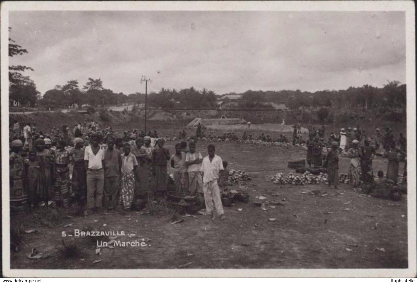 CPA Ou CPSM Environ 1925 Brazzaville Un Marché Animée Edition Bessières Léopoldville Brazzaville Viande Boucané Singe - Brazzaville