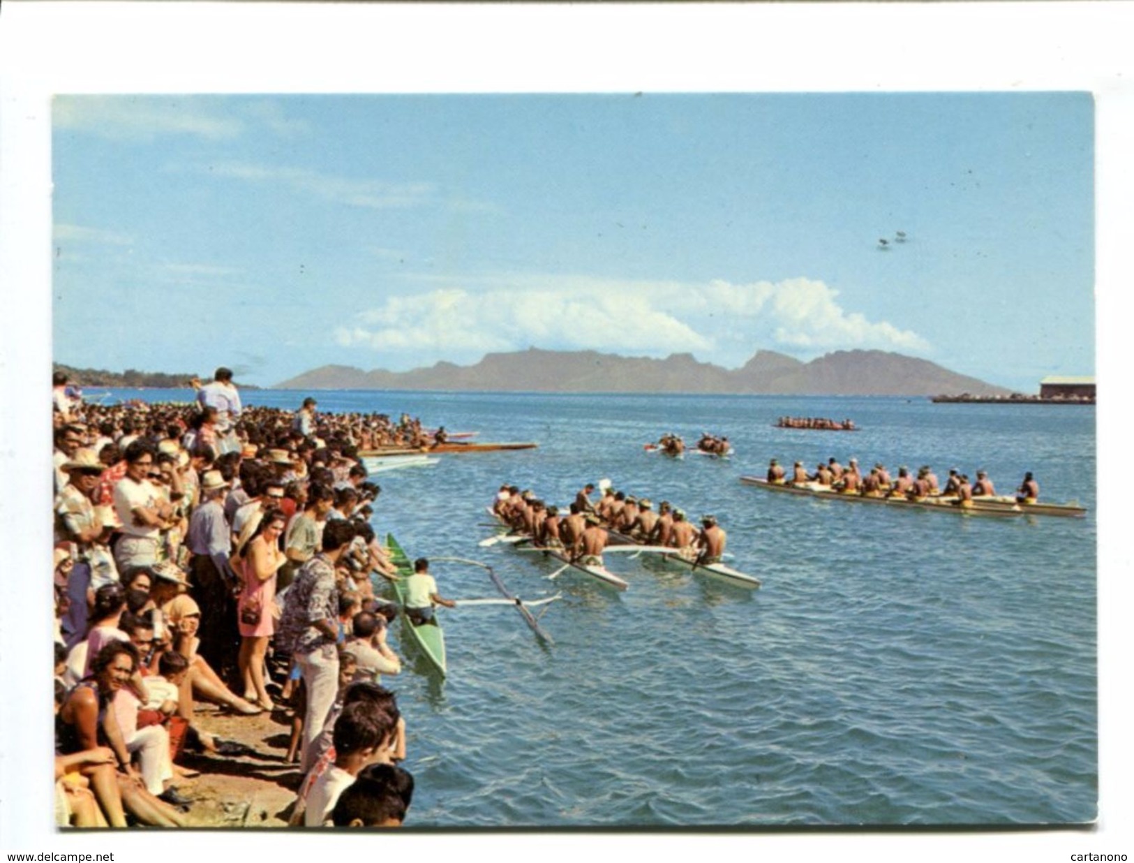 Cp - TAHITI - Fêtes Traditionnelles Du 14 Juillet - Courses De Pirogues à La Pagaie - Polynésie Française