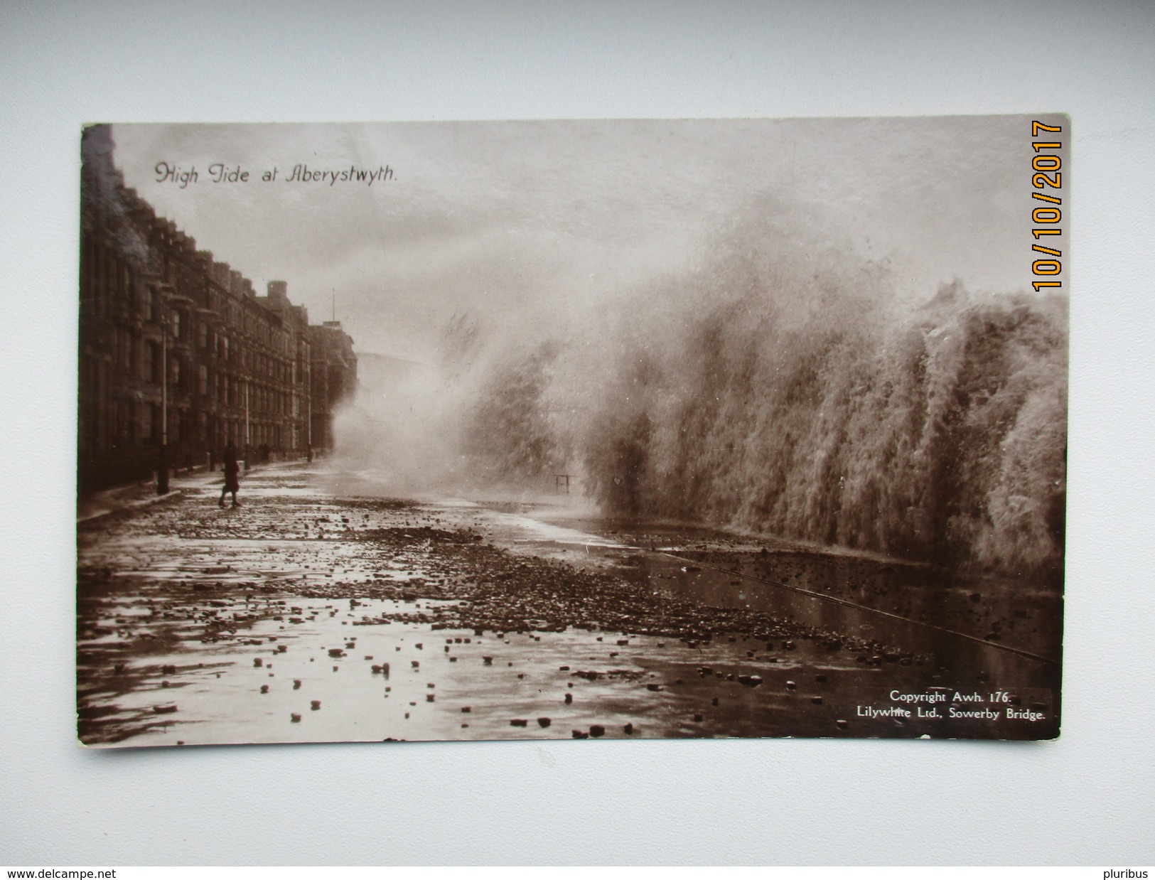 HIGH TIDE AT ABERYSTWYTH   , OLD POSTCARD , O - Cardiganshire