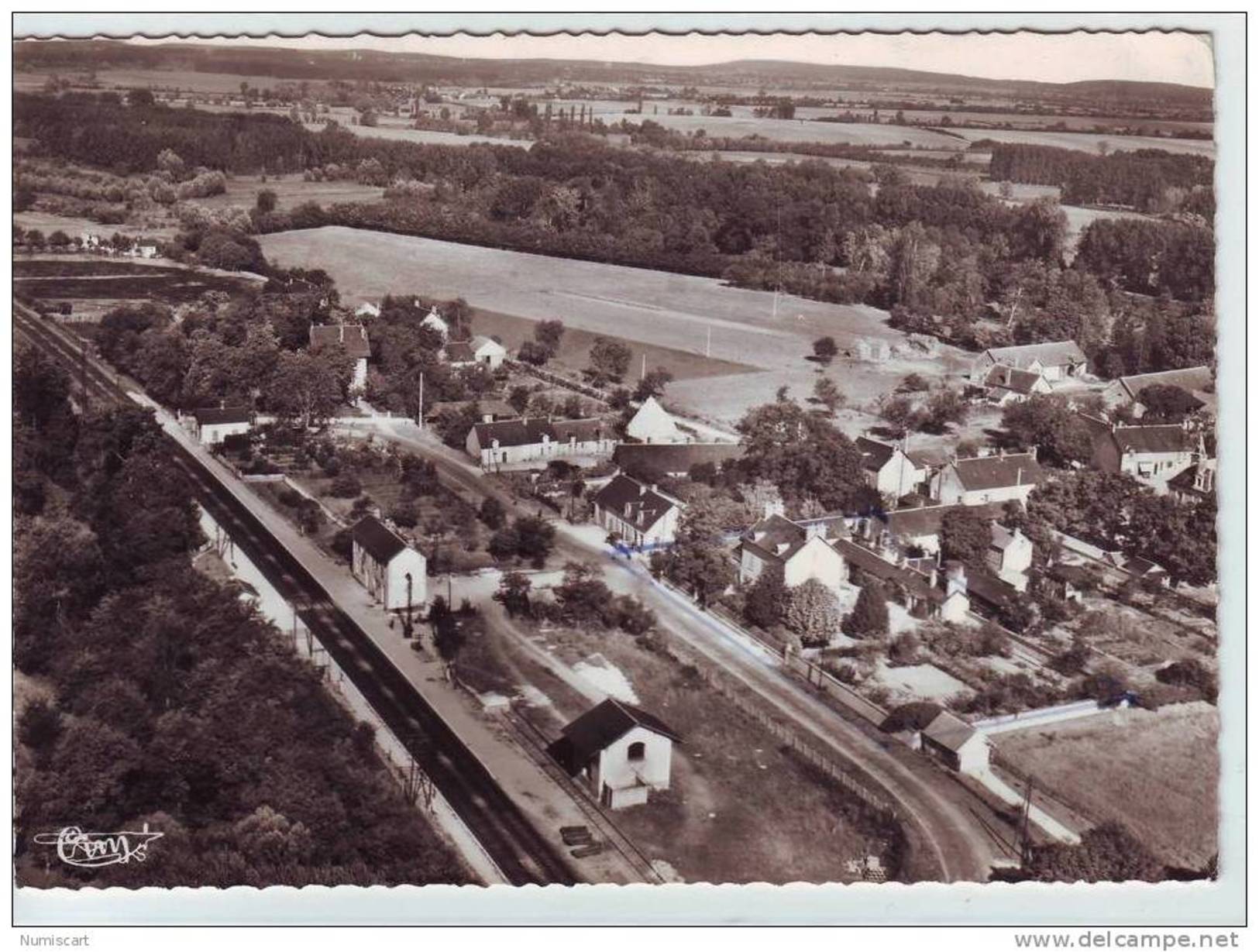 MARMAGNE..cher 18  .BELLE VUE AERIENNE DE LA GARE ECRITE ET VOYAGEE CACHET 19/08/1958 - Altri & Non Classificati