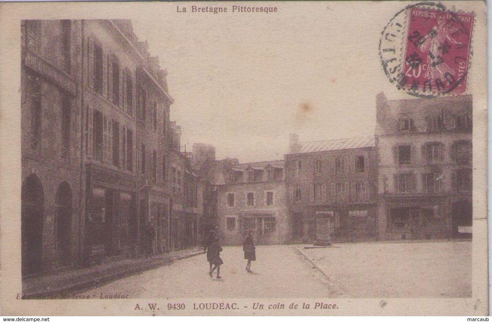 CPA 22 Côtes D'Armor - LOUDEAC - Un Coin De La Place - Loudéac