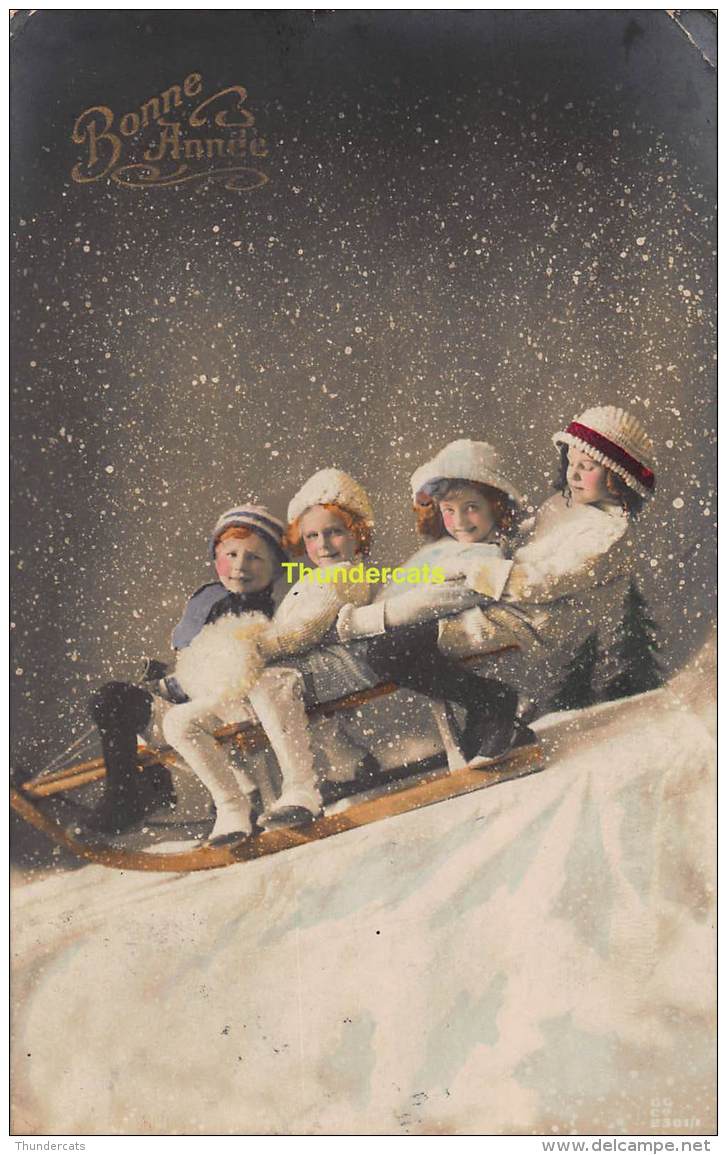 CPA  ENFANT FILLE DANS LA NEIGE HIVER SPORT RPPC REAL PHOTO POSTCARD CHILDREN SNOW FUN LUDGE - Groupes D'enfants & Familles