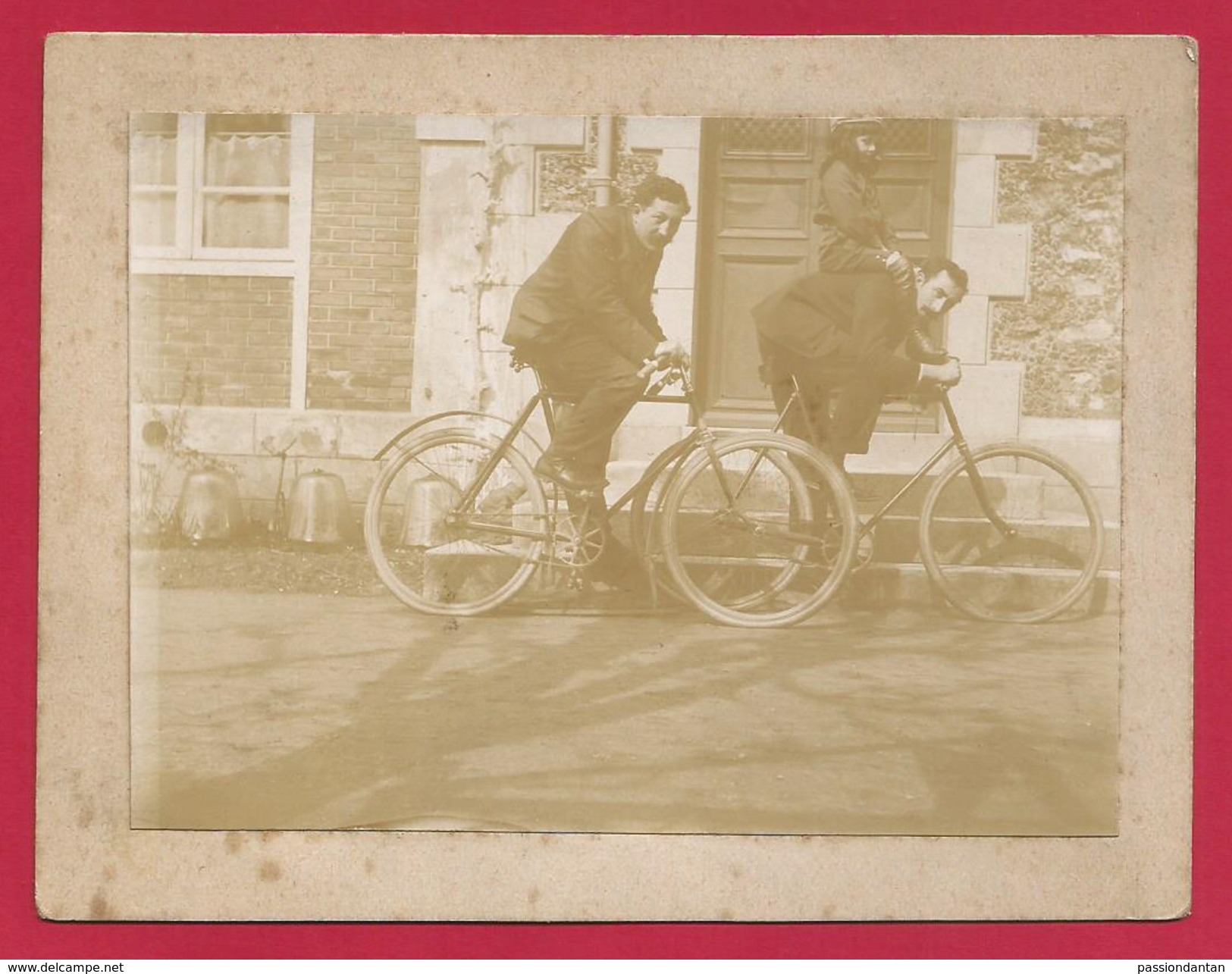 Photographie Ancienne Sur Carton - Probablement Chailly En Bière - Deux Cyclistes - Sports