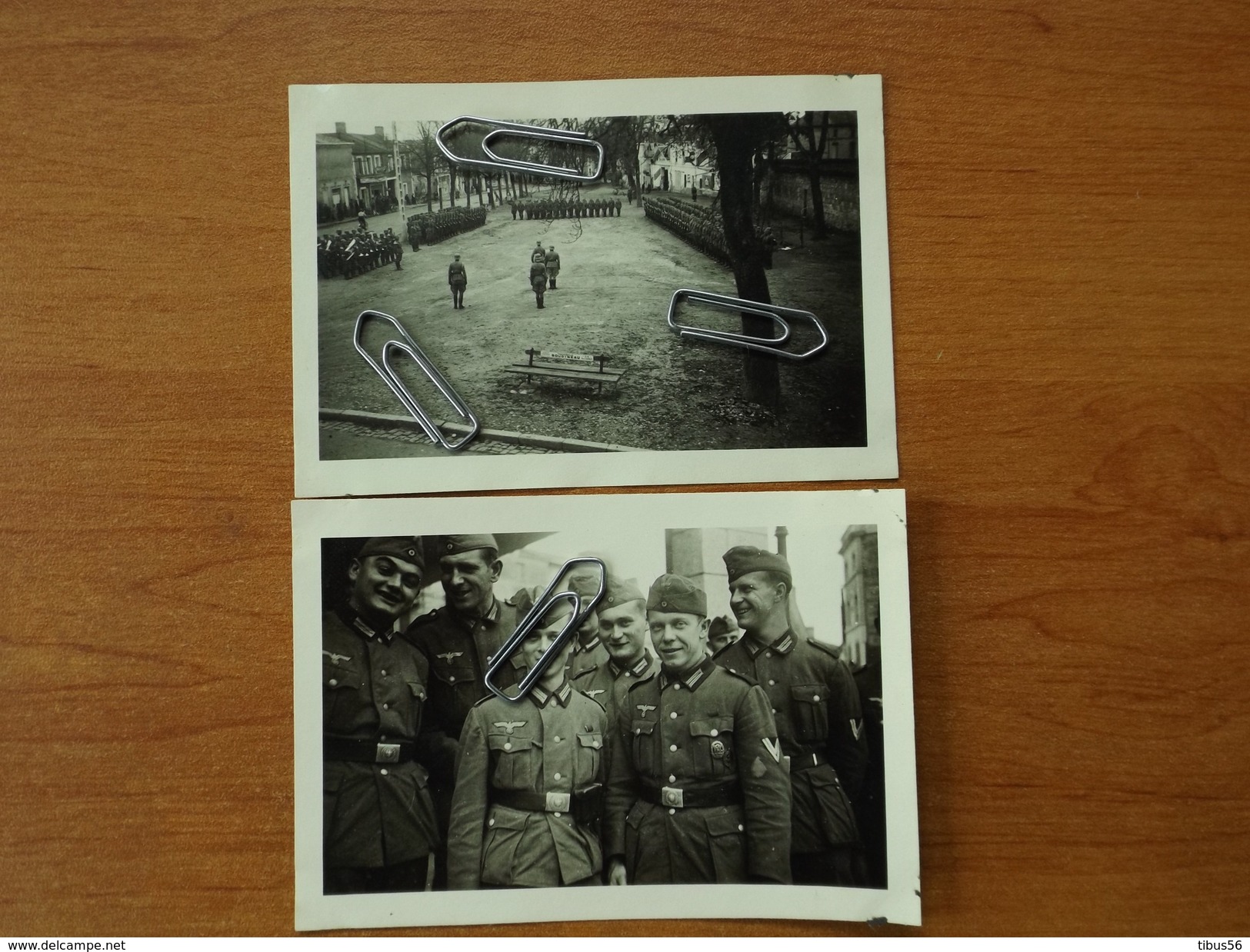 LOUDUN GUERRE 39 45 WW2 SOLDATS ALLEMANDS PLACE  HOTEL DE LA POSTE  CEREMONIE PUB BANC BOUDINEAU INSIGNE SOLDAT RARE - Loudun