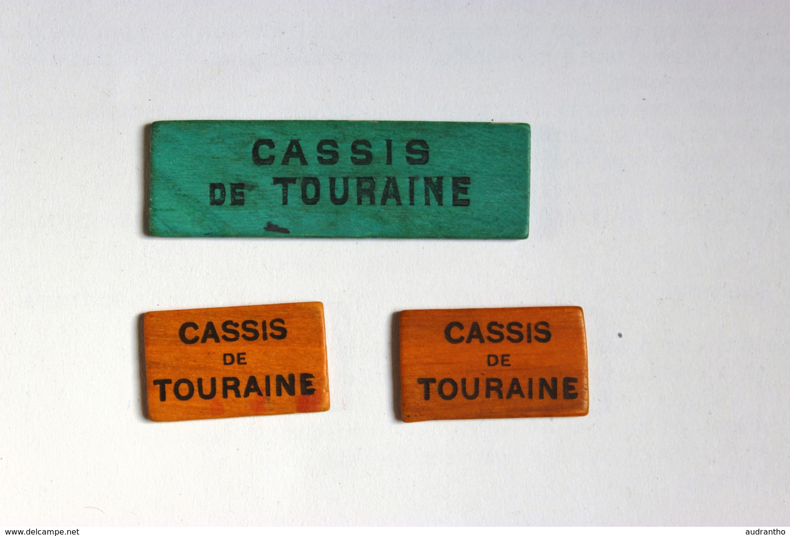 3 Jetons En Bois Jeu De Cartes Alcool R. TOUZIN Tours Cassis De Touraine - Alcools