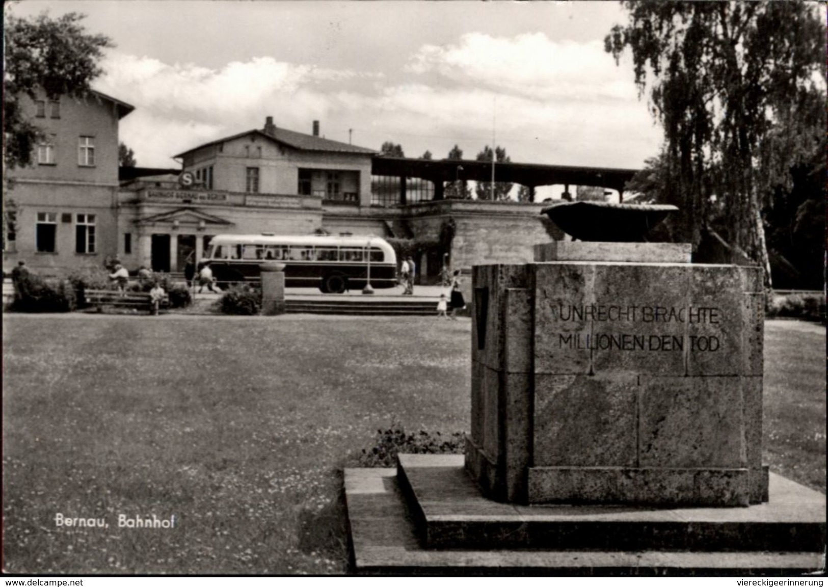 ! 1968 Ansichtskarte Bernau Bei Berlin, Bahnhof, Denkmal - Bahnhöfe Ohne Züge