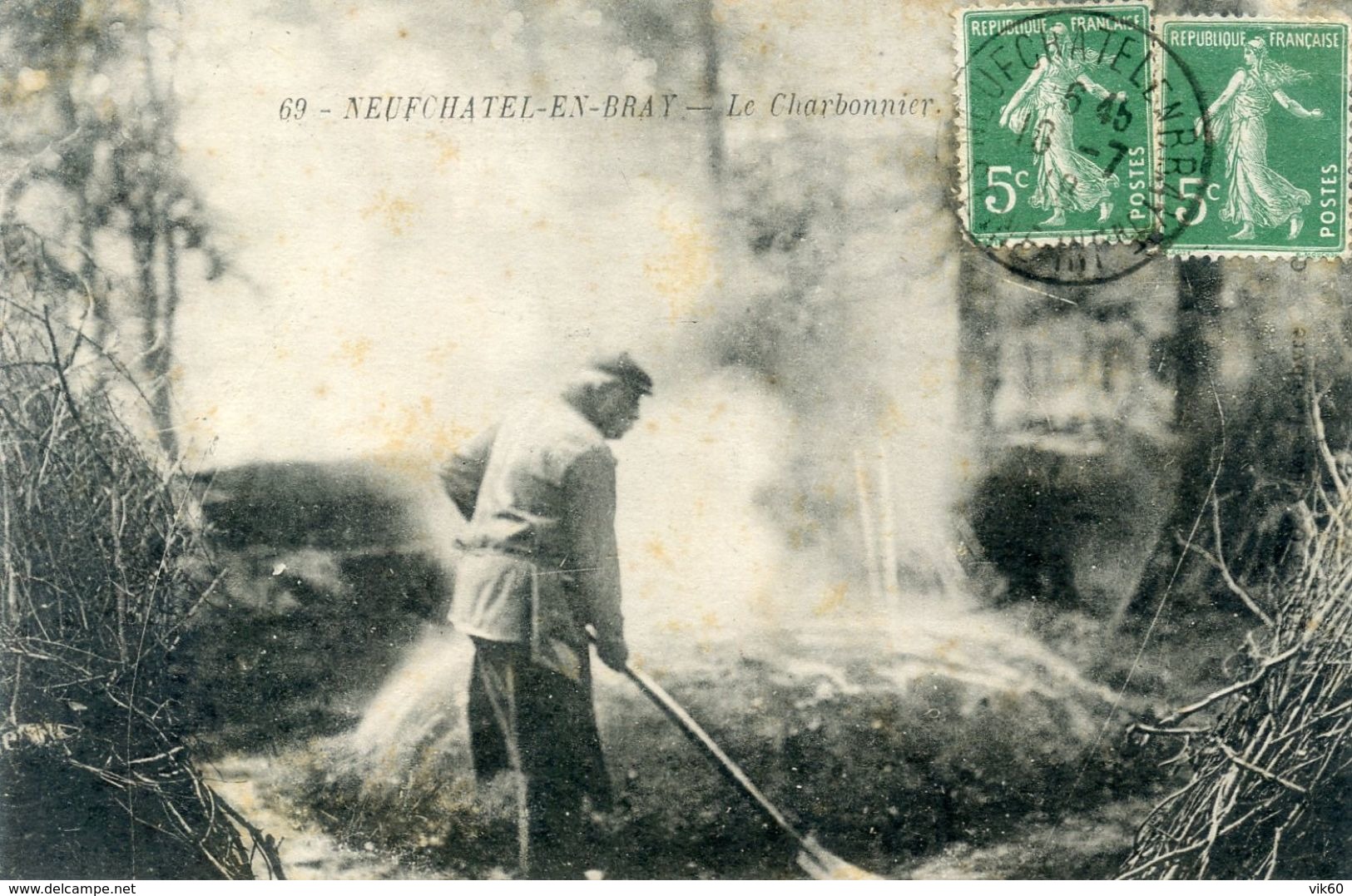 76  NEUFCHATEL EN BRAY  LE CHARBONNIER  (LEGERES TACHES DE ROUILLE) - Neufchâtel En Bray