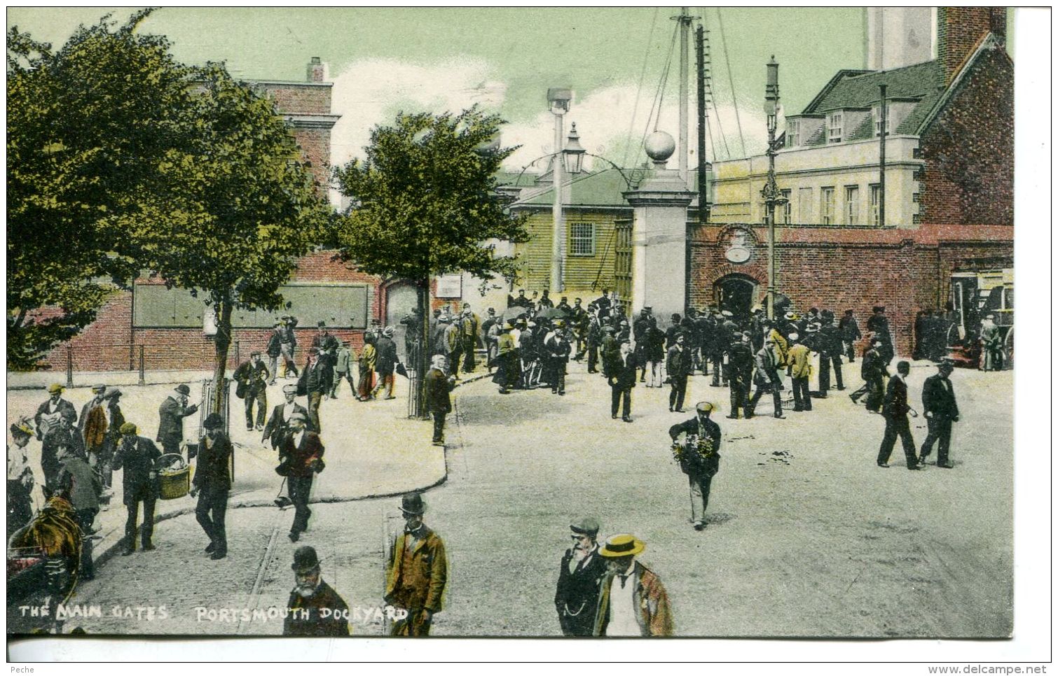 N°58091 -Old Card Portsmouth -the Main Gates- - Portsmouth