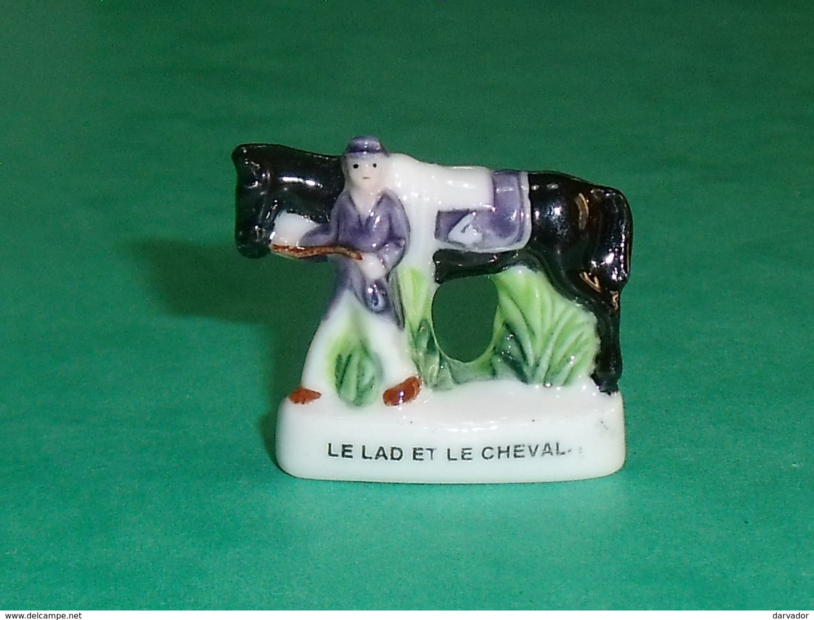 Fèves / Sports : Cheval , Personnage équitation , Le Lad Et Le Cheval  N° 4 , 2002    T124 - Sports