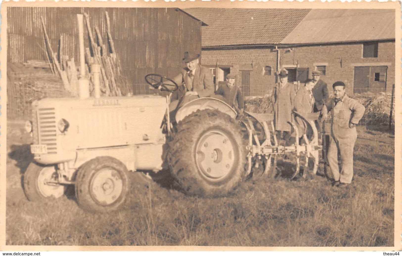 ¤¤  -  Carte-Photo  -  Agriculture , Tracteur " Renault "  -  Agriculteur   -  ¤¤ - Tracteurs